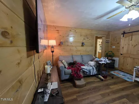 Living - 421 Juniper Street Greeneville Tn 37745, Greeneville, TN 37745 photo 1 of 1