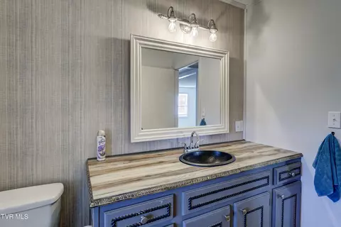 Bath - 121 Smith Avenue Erwin Tn 37650, Erwin, TN 37650 photo 3 of 4