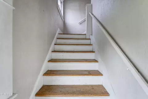 Entry Way - 124 N Elm Avenue Erwin Tn 37650, Erwin, TN 37650 photo 1 of 5