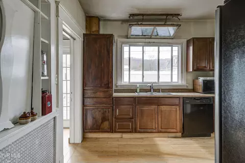 Kitchen - 124 N Elm Avenue Erwin Tn 37650, Erwin, TN 37650 photo 1 of 4
