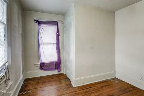 Bedroom - 124 N Elm Avenue Erwin Tn 37650, Erwin, TN 37650 photo 5 of 11
