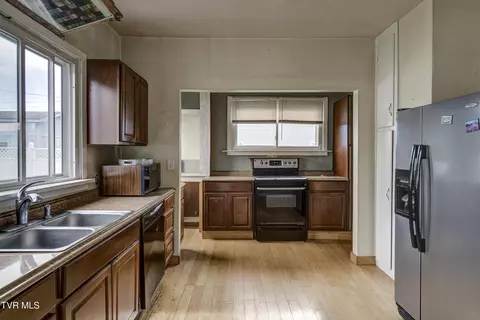 Kitchen - 124 N Elm Avenue Erwin Tn 37650, Erwin, TN 37650 photo 2 of 4