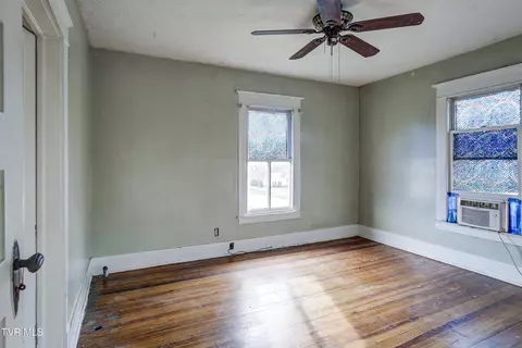 Bedroom - 124 N Elm Avenue Erwin Tn 37650, Erwin, TN 37650 photo 6 of 11