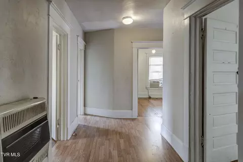Entry Way - 124 N Elm Avenue Erwin Tn 37650, Erwin, TN 37650 photo 5 of 5