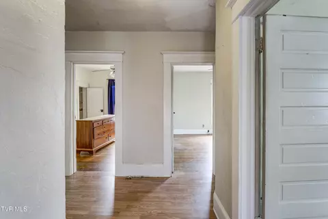 Entry Way - 124 N Elm Avenue Erwin Tn 37650, Erwin, TN 37650 photo 2 of 5