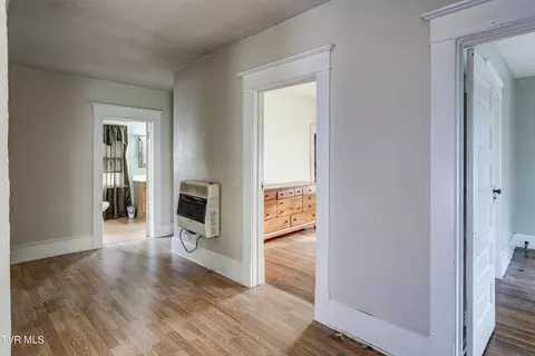 Entry Way - 124 N Elm Avenue Erwin Tn 37650, Erwin, TN 37650 photo 4 of 5