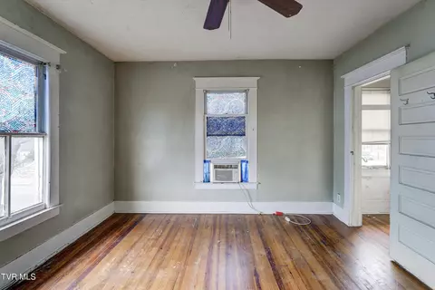 Bedroom - 124 N Elm Avenue Erwin Tn 37650, Erwin, TN 37650 photo 7 of 11