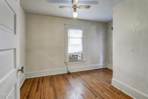 Bedroom - 124 N Elm Avenue Erwin Tn 37650, Erwin, TN 37650 photo 4 of 11
