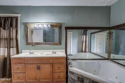 Bath - 124 N Elm Avenue Erwin Tn 37650, Erwin, TN 37650 photo 5 of 5