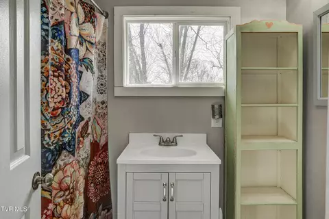 Bath - 412 Railroad Street Erwin Tn 37650, Erwin, TN 37650 photo 1 of 2