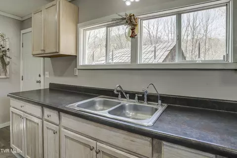 Kitchen - 412 Railroad Street Erwin Tn 37650, Erwin, TN 37650 photo 2 of 4