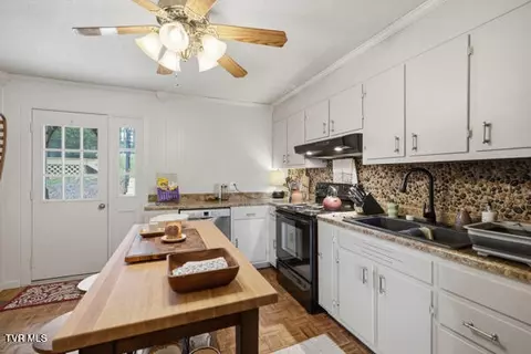 Kitchen - 949 Jefferson Drive Wise Va 24293, Wise, VA 24293 photo 2 of 2