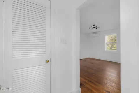 Entry Way - 2152 Randolph Street Bristol Va 24201, Bristol, VA 24201 photo 2 of 3