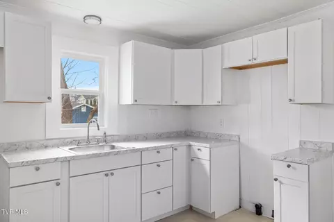 Kitchen - 2152 Randolph Street Bristol Va 24201, Bristol, VA 24201 photo 2 of 2