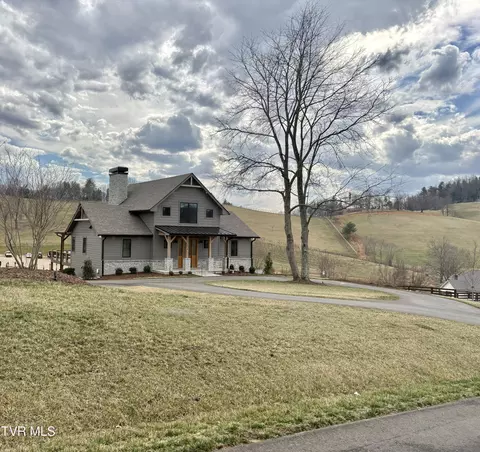 136 Farmhouse Village Trail Butler Tn 37640, Butler, TN 37640