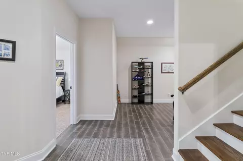 Entry Way - 1148 Cliffview Circle Gray Tn 37615, Gray, TN 37615 photo 7 of 8