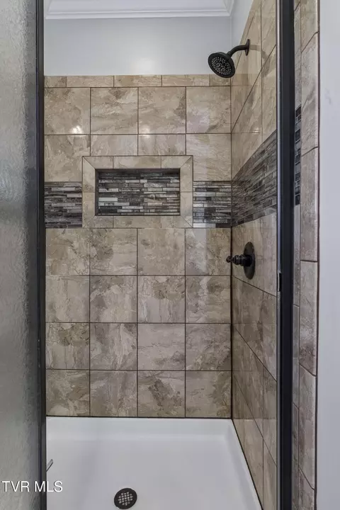 Bath - 1148 Cliffview Circle Gray Tn 37615, Gray, TN 37615 photo 4 of 9