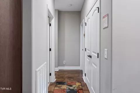 Entry Way - 1148 Cliffview Circle Gray Tn 37615, Gray, TN 37615 photo 5 of 8