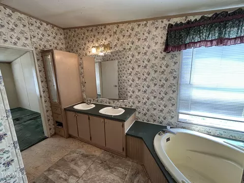 Bath - 1861 Corby Bridge Road Chuckey Tn 37641, Chuckey, TN 37641 photo 2 of 8