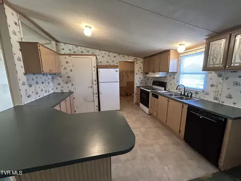 Kitchen - 1861 Corby Bridge Road Chuckey Tn 37641, Chuckey, TN 37641 photo 3 of 4