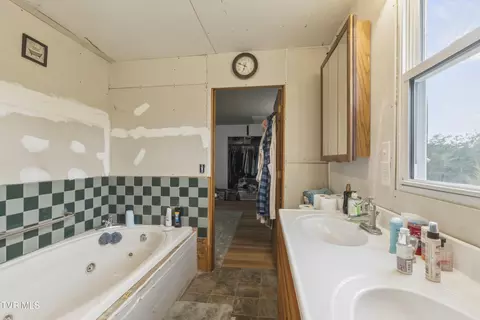 Bath - 480 Obe Kirk Loop Mohawk Tn 37810, Mohawk, TN 37810 photo 1 of 4