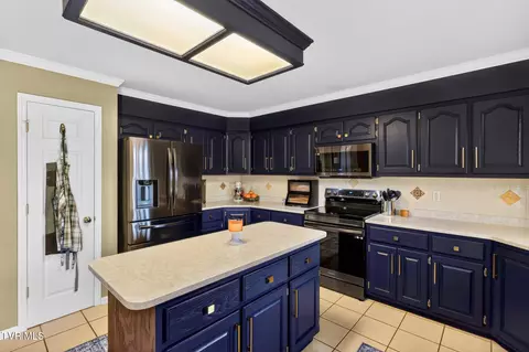 Kitchen - 105 Meadow Court Gray Tn 37615, Gray, TN 37615 photo 2 of 5