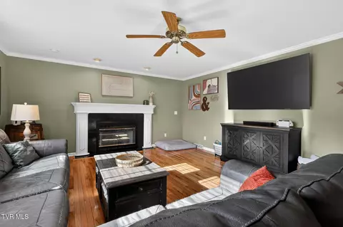 Living - 105 Meadow Court Gray Tn 37615, Gray, TN 37615 photo 4 of 4