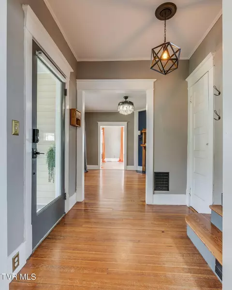 Entry Way - 518 Ohio Avenue Erwin Tn 37650, Erwin, TN 37650 photo 2 of 2