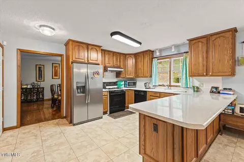 Kitchen - 515 Scioto Road Unicoi Tn 37692, Unicoi, TN 37692 photo 3 of 4