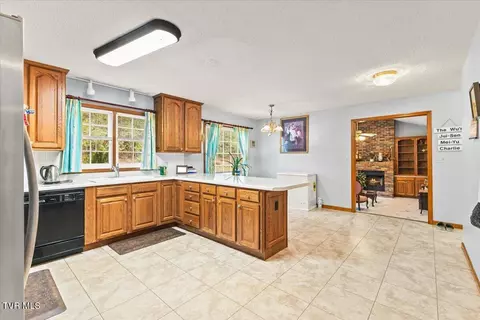 Kitchen - 515 Scioto Road Unicoi Tn 37692, Unicoi, TN 37692 photo 1 of 4