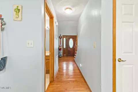 Entry Way - 515 Scioto Road Unicoi Tn 37692, Unicoi, TN 37692 photo 9 of 9