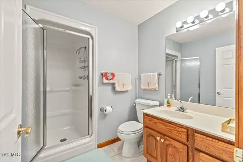 Bath - 515 Scioto Road Unicoi Tn 37692, Unicoi, TN 37692 photo 1 of 6