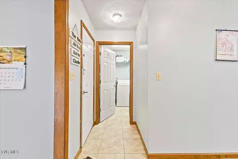 Entry Way - 515 Scioto Road Unicoi Tn 37692, Unicoi, TN 37692 photo 4 of 9