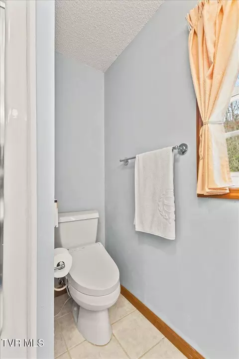 Bath - 515 Scioto Road Unicoi Tn 37692, Unicoi, TN 37692 photo 3 of 6