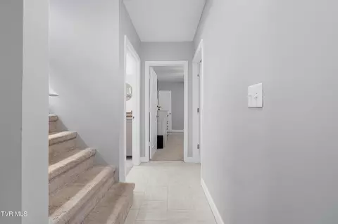 Entry Way - 283 Ridgeview Drive Gray Tn 37615, Gray, TN 37615 photo 4 of 4