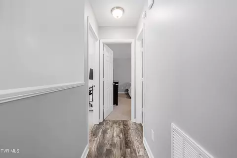 Entry Way - 283 Ridgeview Drive Gray Tn 37615, Gray, TN 37615 photo 3 of 4
