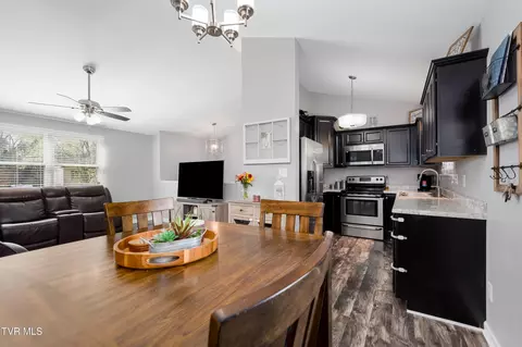 Dining - 283 Ridgeview Drive Gray Tn 37615, Gray, TN 37615 photo 2 of 2