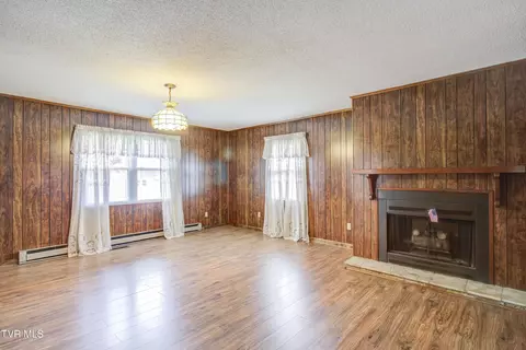 Living - 345 Monroe Street Bristol Va 24201, Bristol, VA 24201 photo 3 of 5