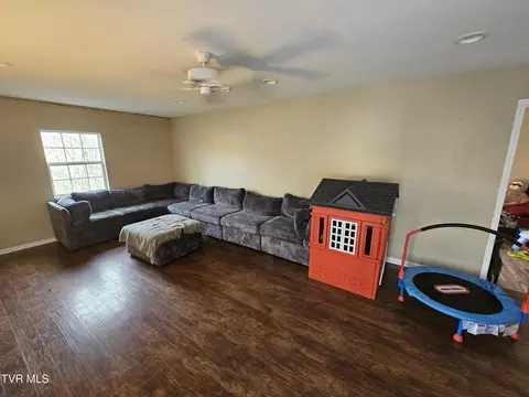 Living - 7395 Grady Lane Wise Va 24293, Wise, VA 24293 photo 5 of 5
