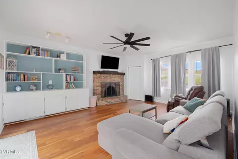 Living - 1069 Gray Station Road Gray Tn 37615, Gray, TN 37615 photo 1 of 1