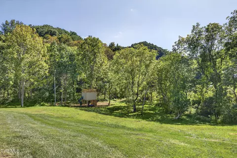 Exterior - 141 Queensgate Bristol Tn 37620, Bristol, TN 37620 photo 5 of 8