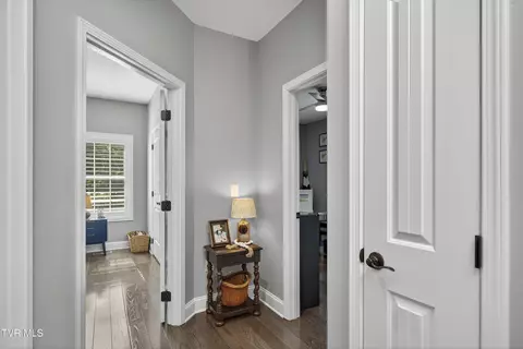 Entry Way - 141 Queensgate Bristol Tn 37620, Bristol, TN 37620 photo 3 of 3