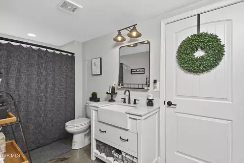 Bath - 141 Queensgate Bristol Tn 37620, Bristol, TN 37620 photo 5 of 5