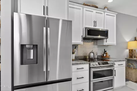 Kitchen - 141 Queensgate Bristol Tn 37620, Bristol, TN 37620 photo 4 of 7