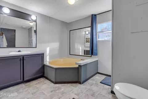 Bath - 607 NE Spring Avenue Wise Va 24293, Wise, VA 24293 photo 3 of 3