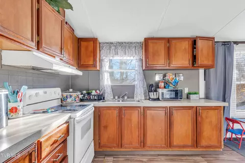 Kitchen - 607 NE Spring Avenue Wise Va 24293, Wise, VA 24293 photo 2 of 4