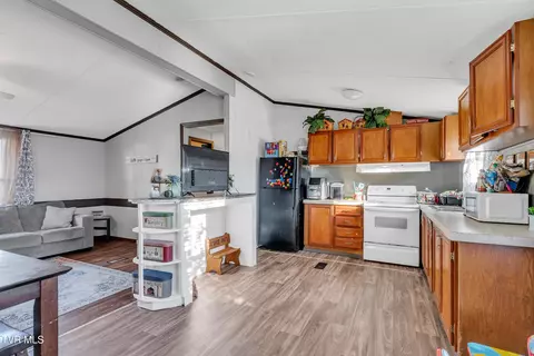 Kitchen - 607 NE Spring Avenue Wise Va 24293, Wise, VA 24293 photo 3 of 4