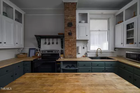 Kitchen - 211 Johnson Street Bristol Va 24201, Bristol, VA 24201 photo 3 of 6