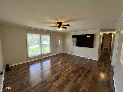 Living - 106 Buffalo Court Erwin Tn 37650, Erwin, TN 37650 photo 2 of 2