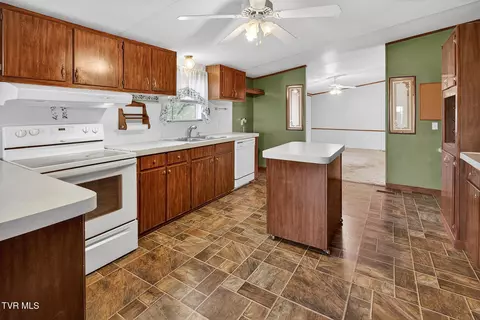 Kitchen - 62 Roaming Drive Drive Chuckey Tn 37641, Chuckey, TN 37641 photo 2 of 2